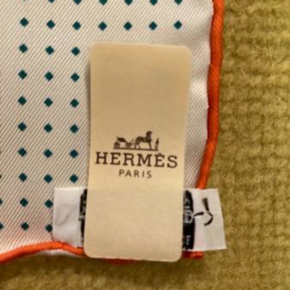 NEW with box, ribbon etc HERMES SCARF - Picture 9 of 10